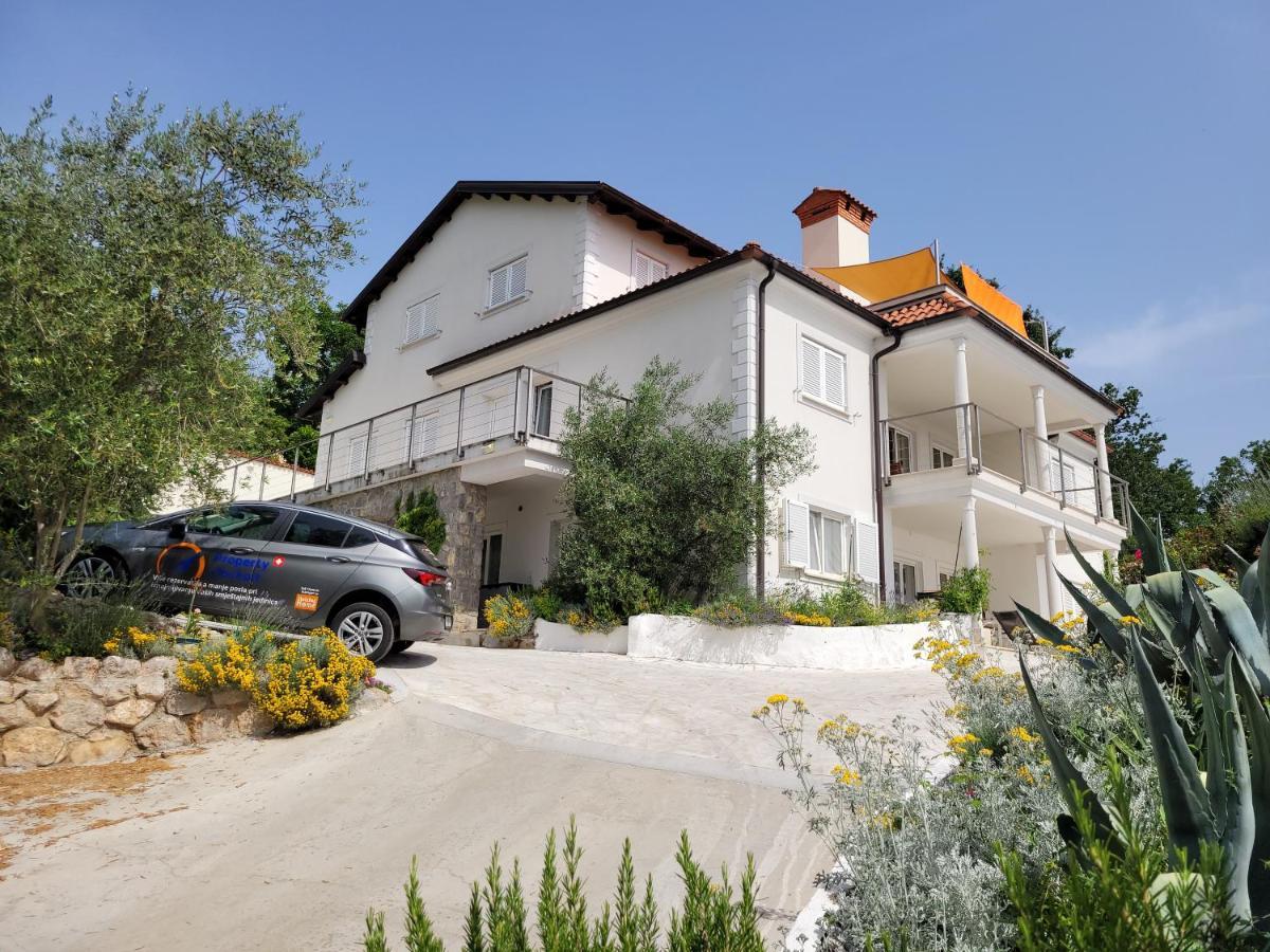 Apartments Chiara Mit Meerblick Und Pool Und Jacuzzi Lovran Exteriér fotografie