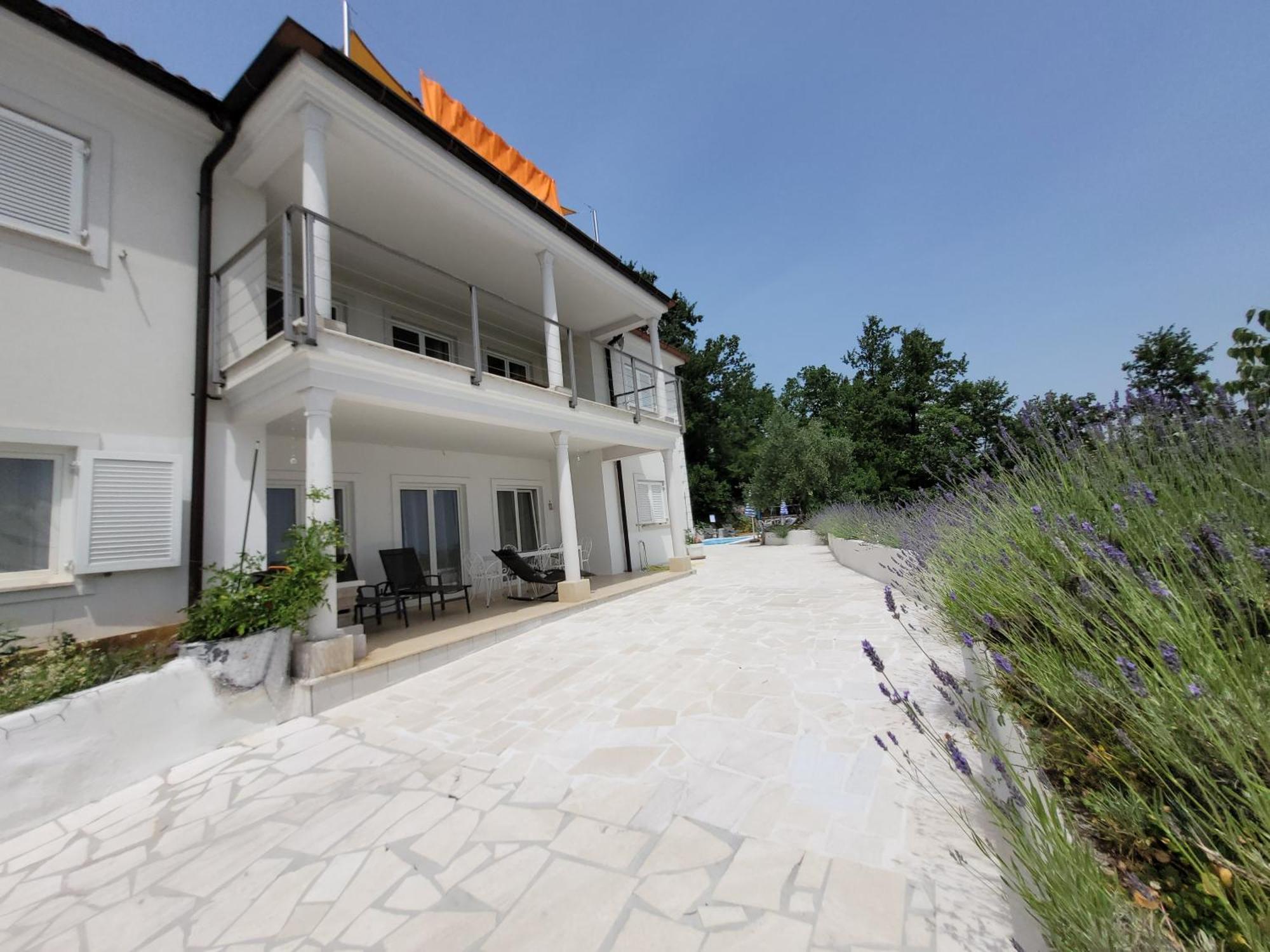 Apartments Chiara Mit Meerblick Und Pool Und Jacuzzi Lovran Exteriér fotografie
